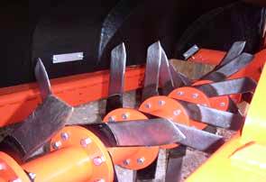 Tiefenlockerer bis 20 cm, hydraulischer Gewichtstransfer
                        - Aufbrechen von Verdichtungen - Wiederherstellung der Wasserdurchlässigkeit - guter
                        Einsatz nach dem Besanden